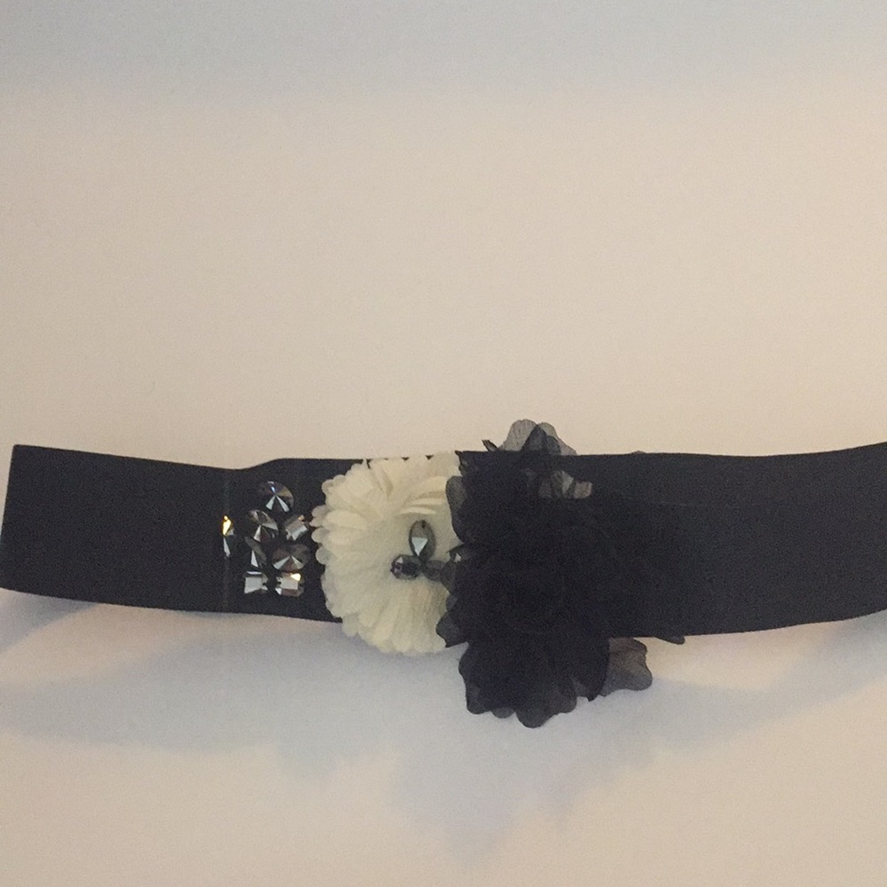 New York & Co S/M stretch belt Sale 3 for $20 NWOT